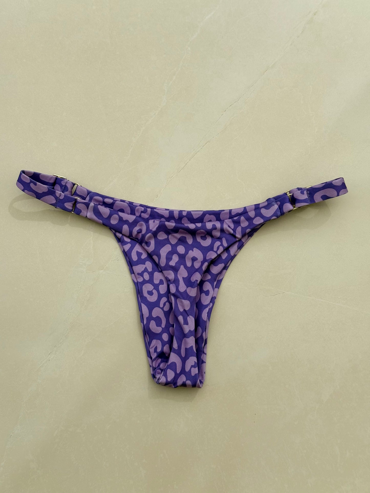 Bikini Mara - string / léopard violet
